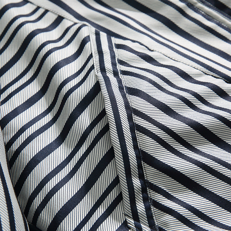 Loose-fitting padded jacket with contrasting borders and stripes