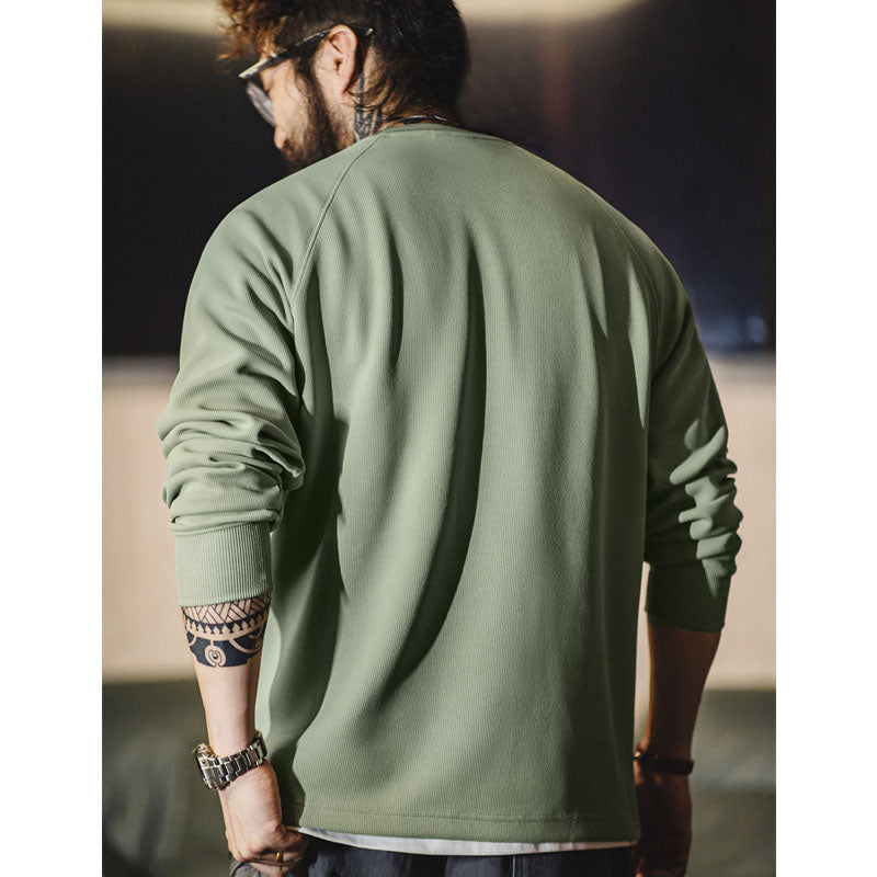 Color-coordinated pocket and switching functional inner long-sleeved T-shirt