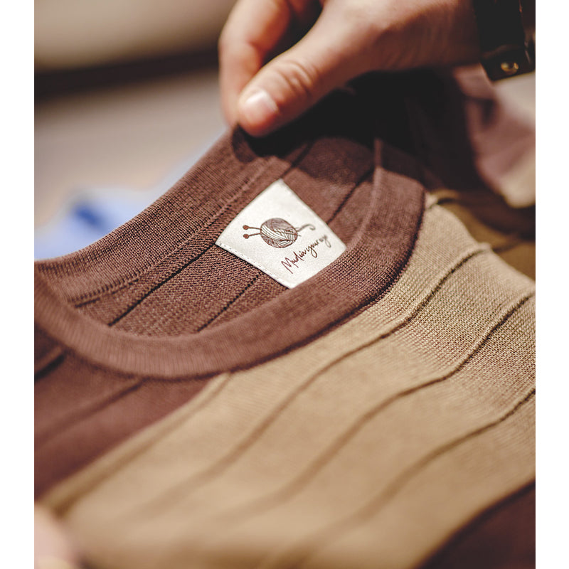 "3D-STRIPE" Border Pattern Linen-Like Knit Tee