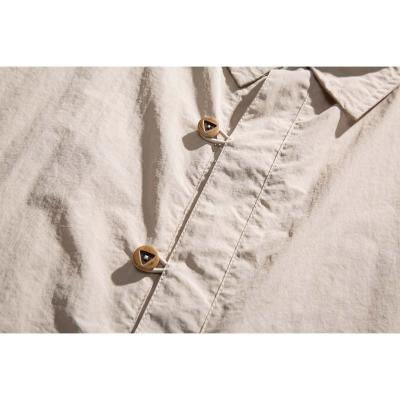 Loose silhouette polo shirt with loop wood buttons