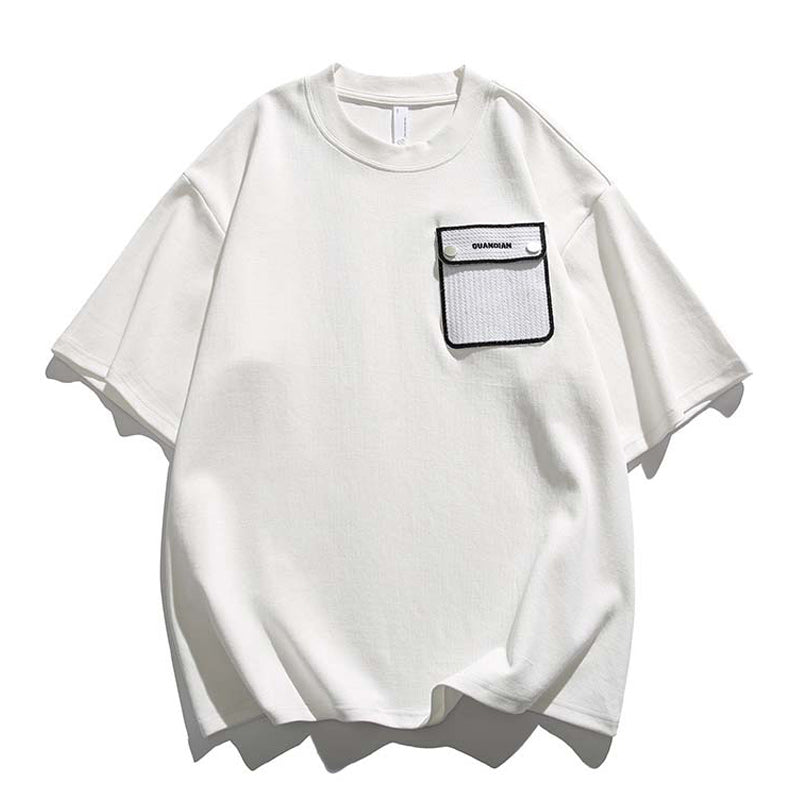 Simple short-sleeved T-shirt with color-coordinated pockets