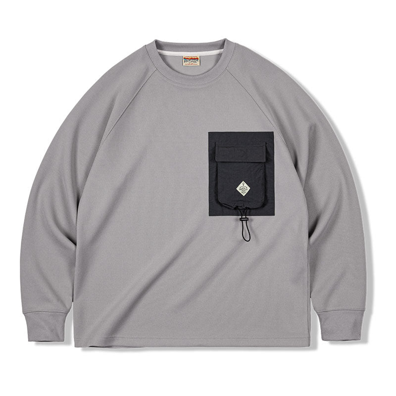Color-coordinated pocket and switching functional inner long-sleeved T-shirt