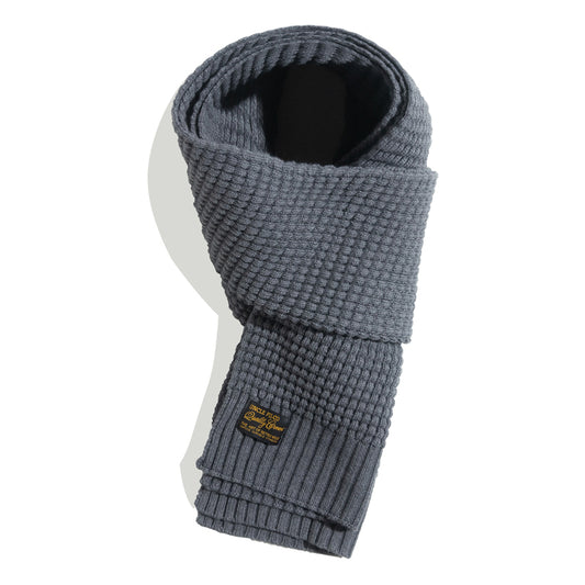 Knitted wool scarf with pineapple pattern