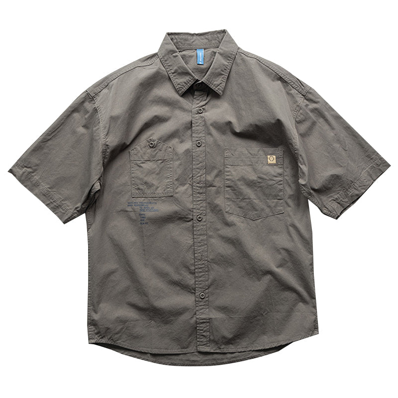 Available in four colors. Solid color short-sleeved work shirt with mountain pocket.