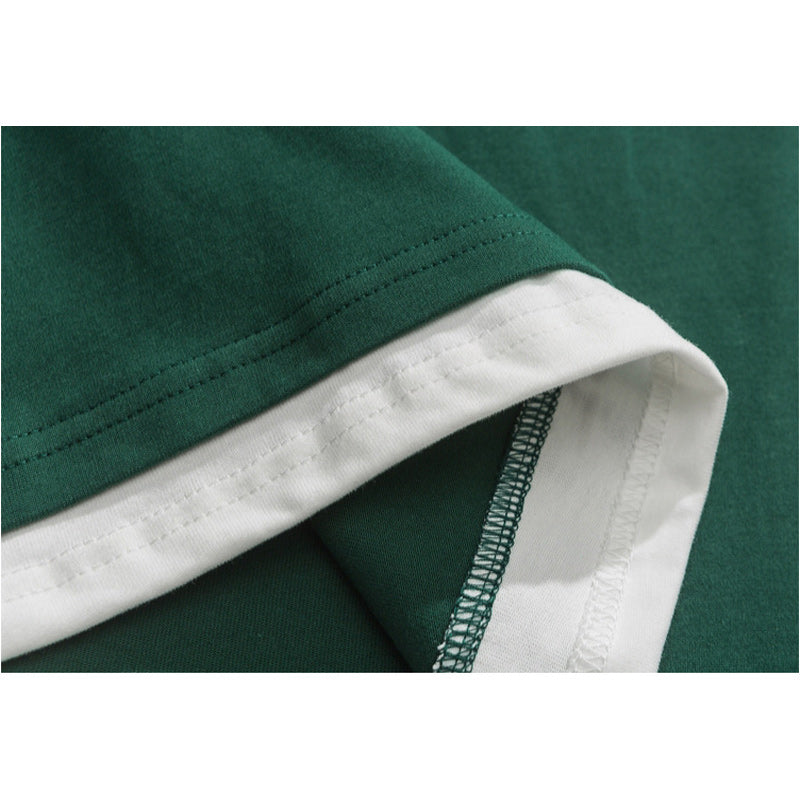 Choose from three colors. Simple color combination. Easy to match short-sleeved T-shirt.