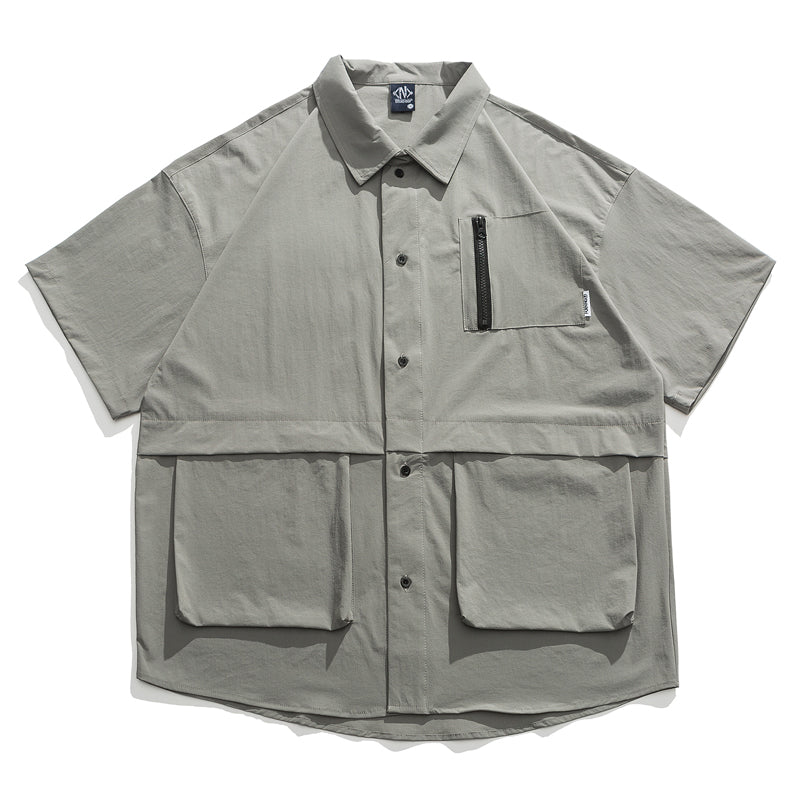 Large capacity multi-pocket short-sleeved shirt with chin strap