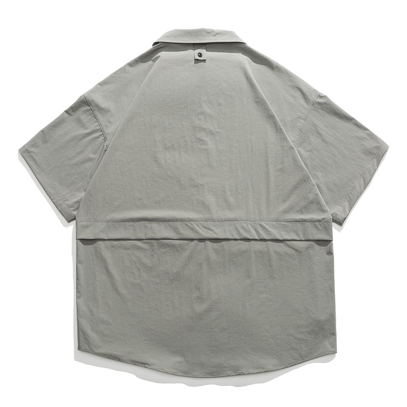 Large capacity multi-pocket short-sleeved shirt with chin strap