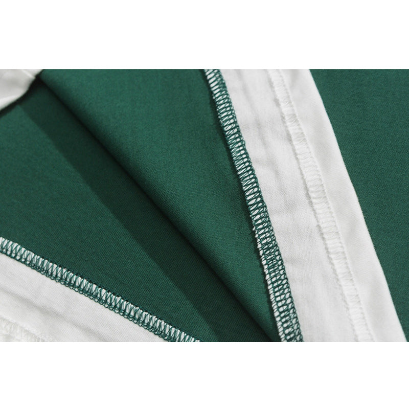 Choose from three colors. Simple color combination. Easy to match short-sleeved T-shirt.