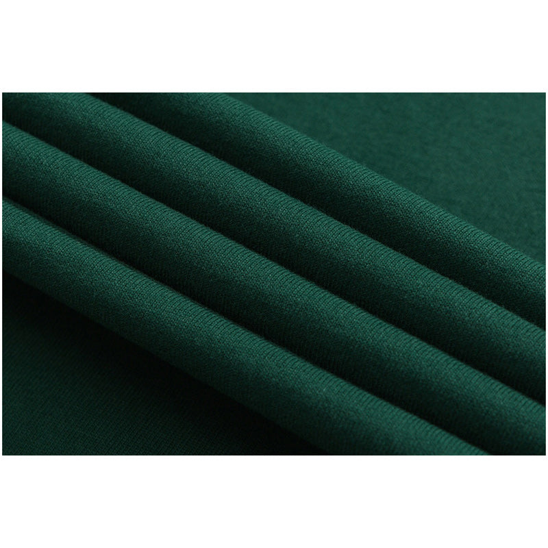 Choose from three colors. Simple color combination. Easy to match short-sleeved T-shirt.