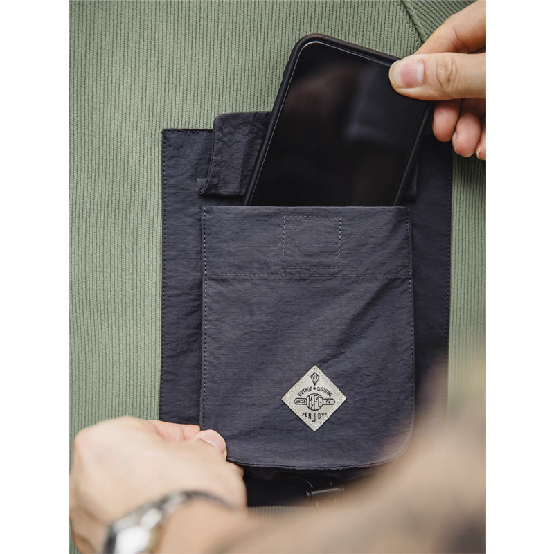 Color-coordinated pocket and switching functional inner long-sleeved T-shirt