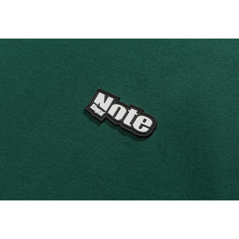 Choose from three colors. Simple color combination. Easy to match short-sleeved T-shirt.