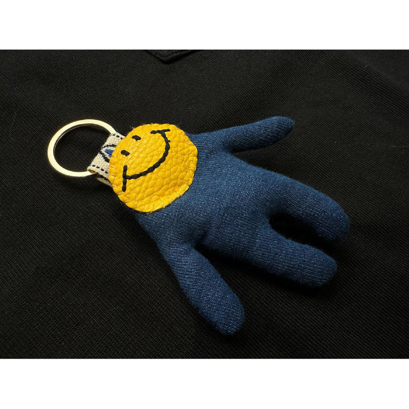 Heavyweight cotton tee with smiley doll keychain