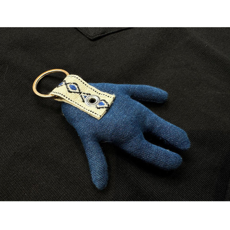 Heavyweight cotton tee with smiley doll keychain