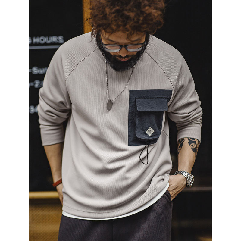 Color-coordinated pocket and switching functional inner long-sleeved T-shirt