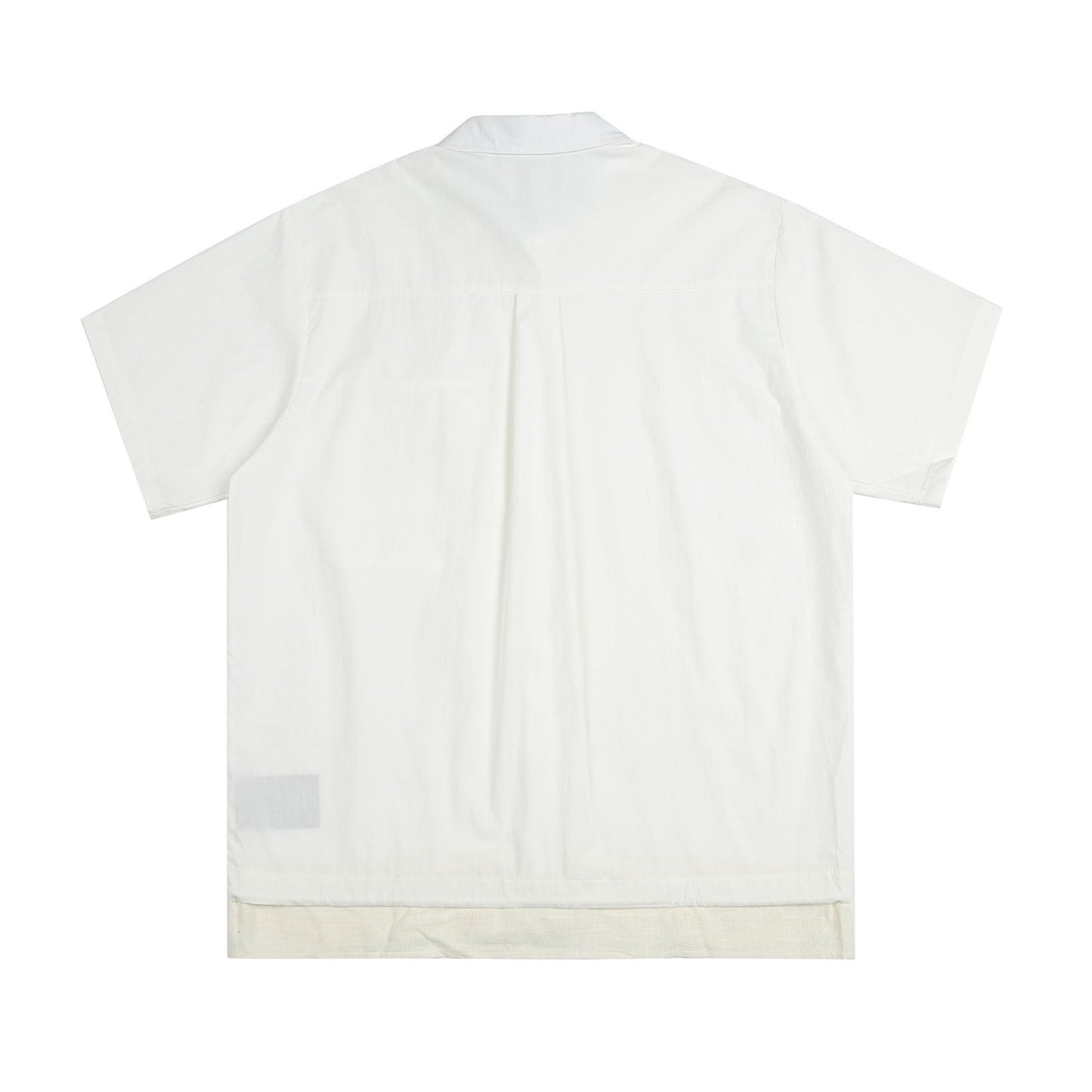 Casual short-sleeved shirt with contrasting accents