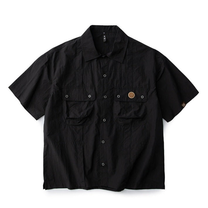 Plain short-sleeved work shirt with functional pockets