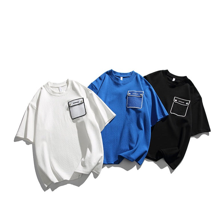 Simple short-sleeved T-shirt with color-coordinated pockets
