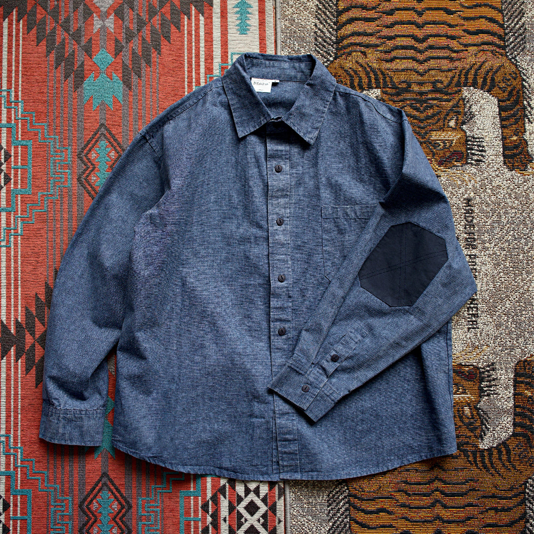 Elbow patch checkered indigo dyed shirt