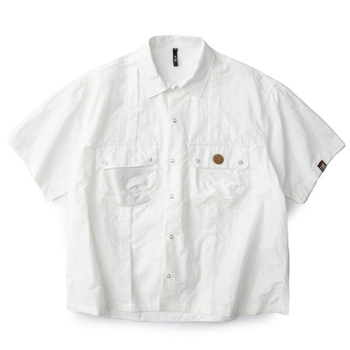 Plain short-sleeved work shirt with functional pockets