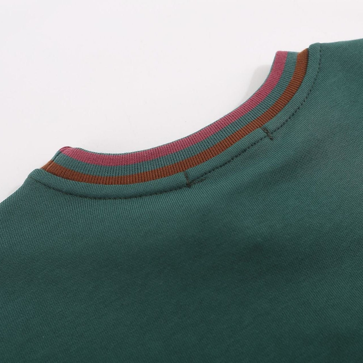 Choose from three colors! Loose-fitting printed hoodie