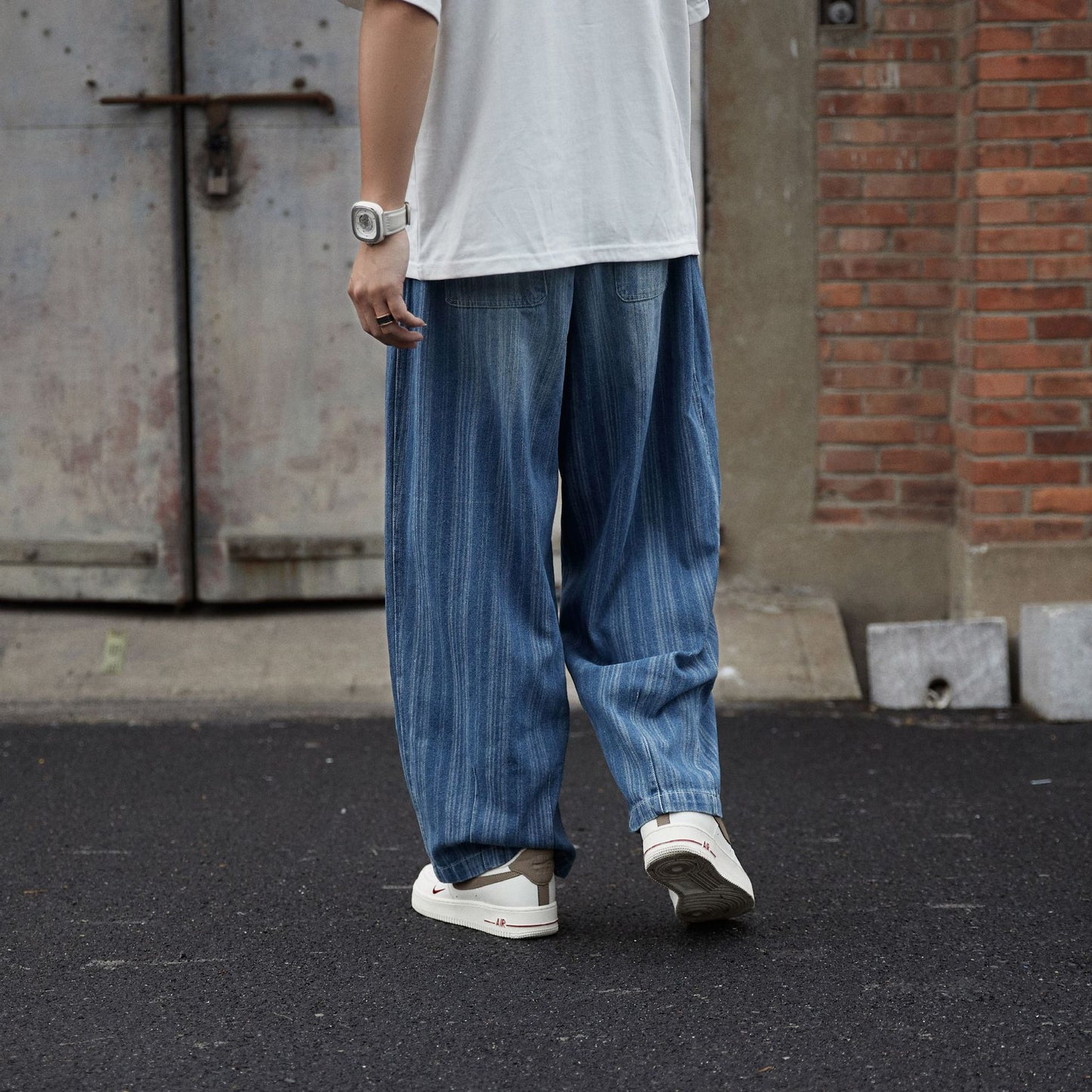 Washed Elastic Waist Straight Jeans