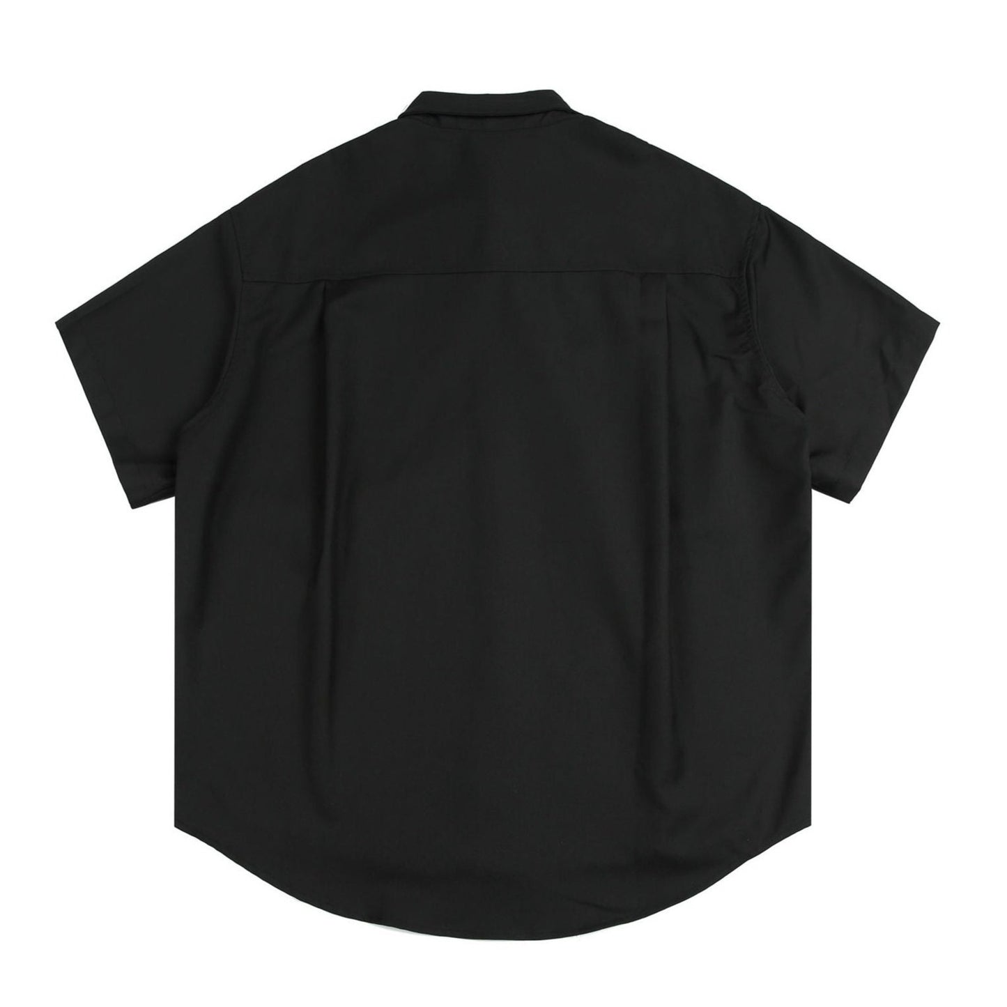A simple, easy-to-match plain short-sleeved work shirt
