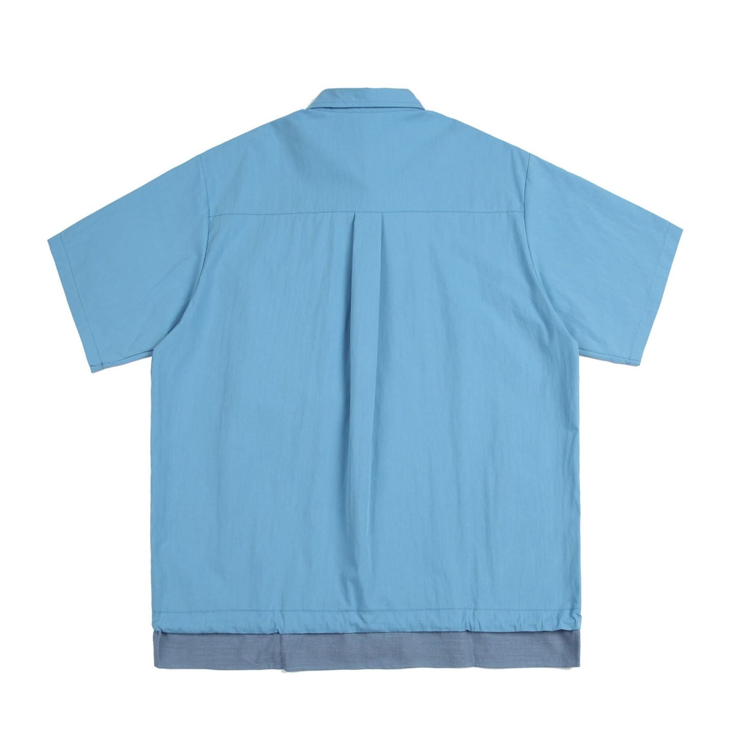 Casual short-sleeved shirt with contrasting accents