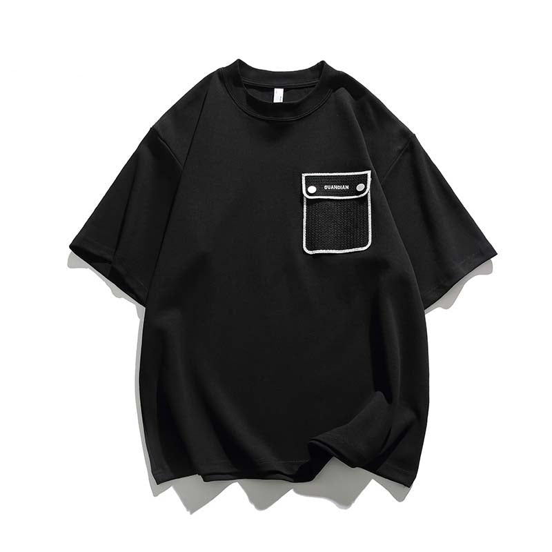 Simple short-sleeved T-shirt with color-coordinated pockets