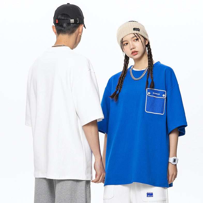 Simple short-sleeved T-shirt with color-coordinated pockets