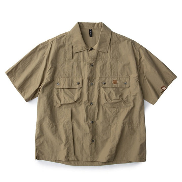 Plain short-sleeved work shirt with functional pockets