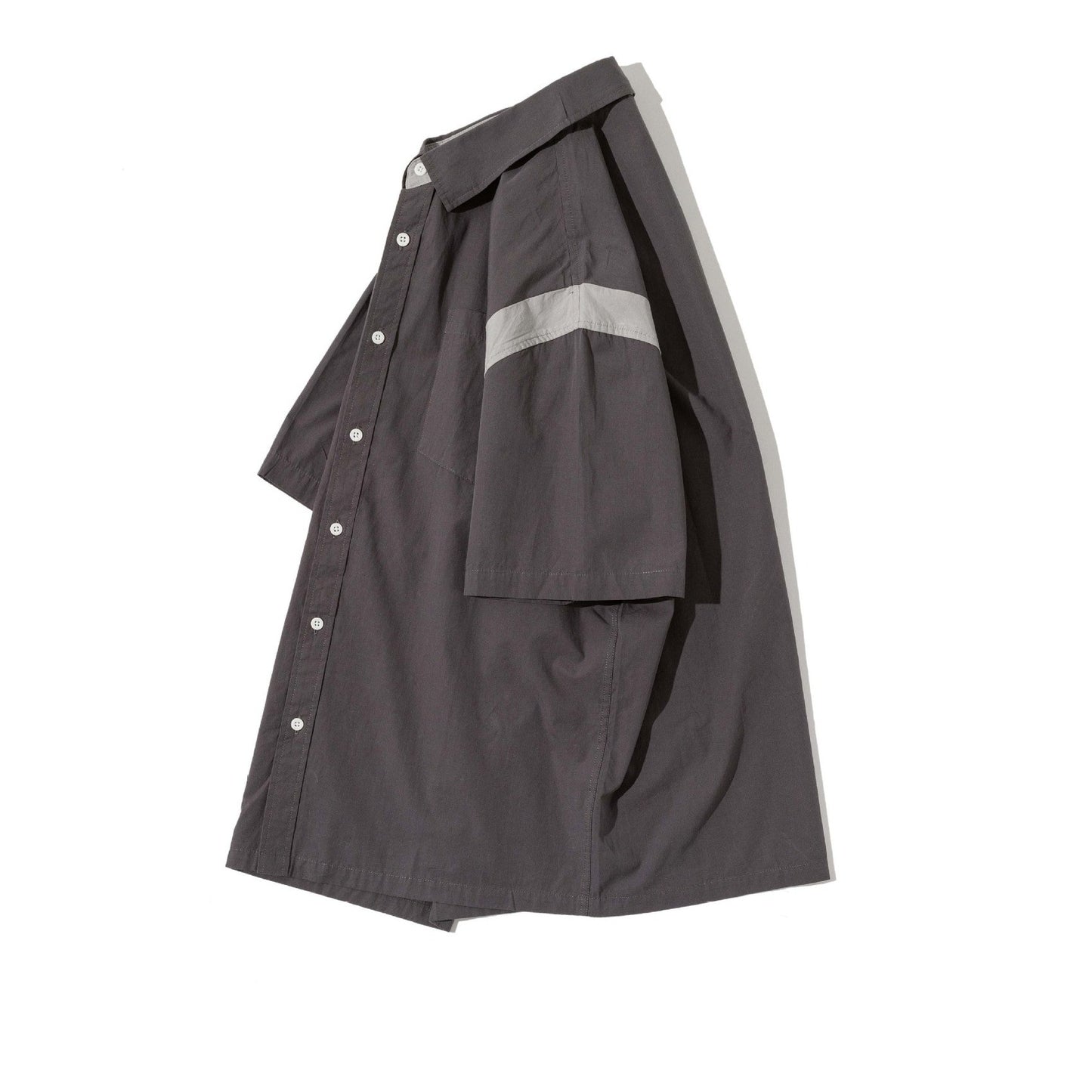 Classic short-sleeved work shirt with contrasting sleeves