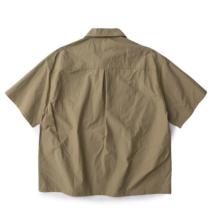 Plain short-sleeved work shirt with functional pockets