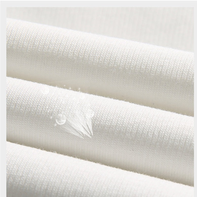 Simple short-sleeved T-shirt with color-coordinated pockets