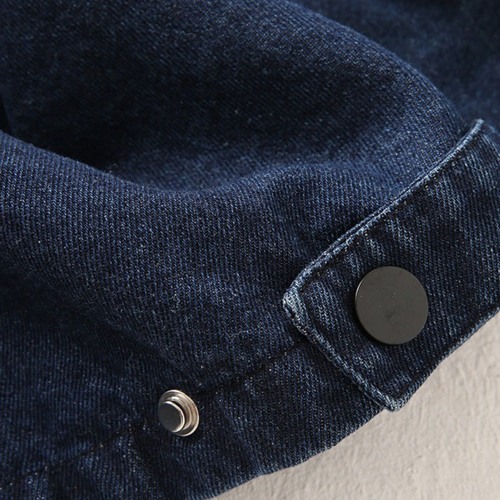 Three-dimensional pocket color scheme switching denim jacket