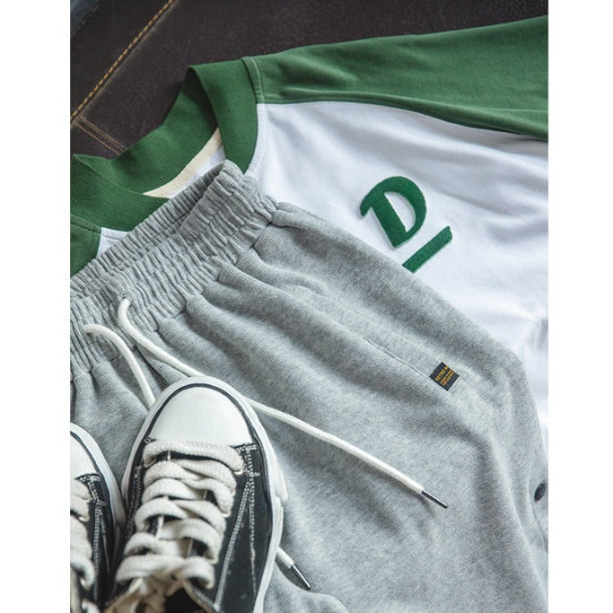 Sweat-style knit shorts (with snap buttons on both sides)