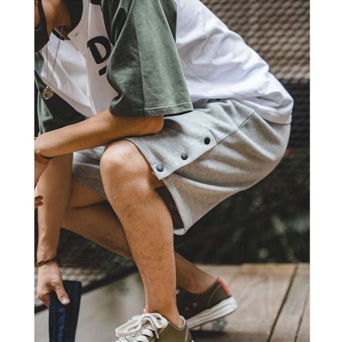 Sweat-style knit shorts (with snap buttons on both sides)