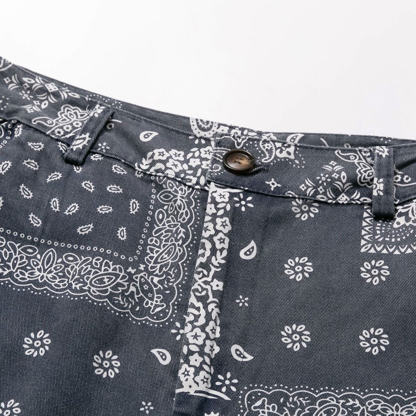 Bandana pattern half length shorts