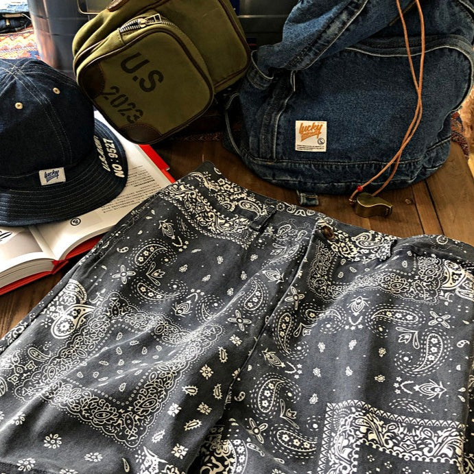 Bandana pattern half length shorts