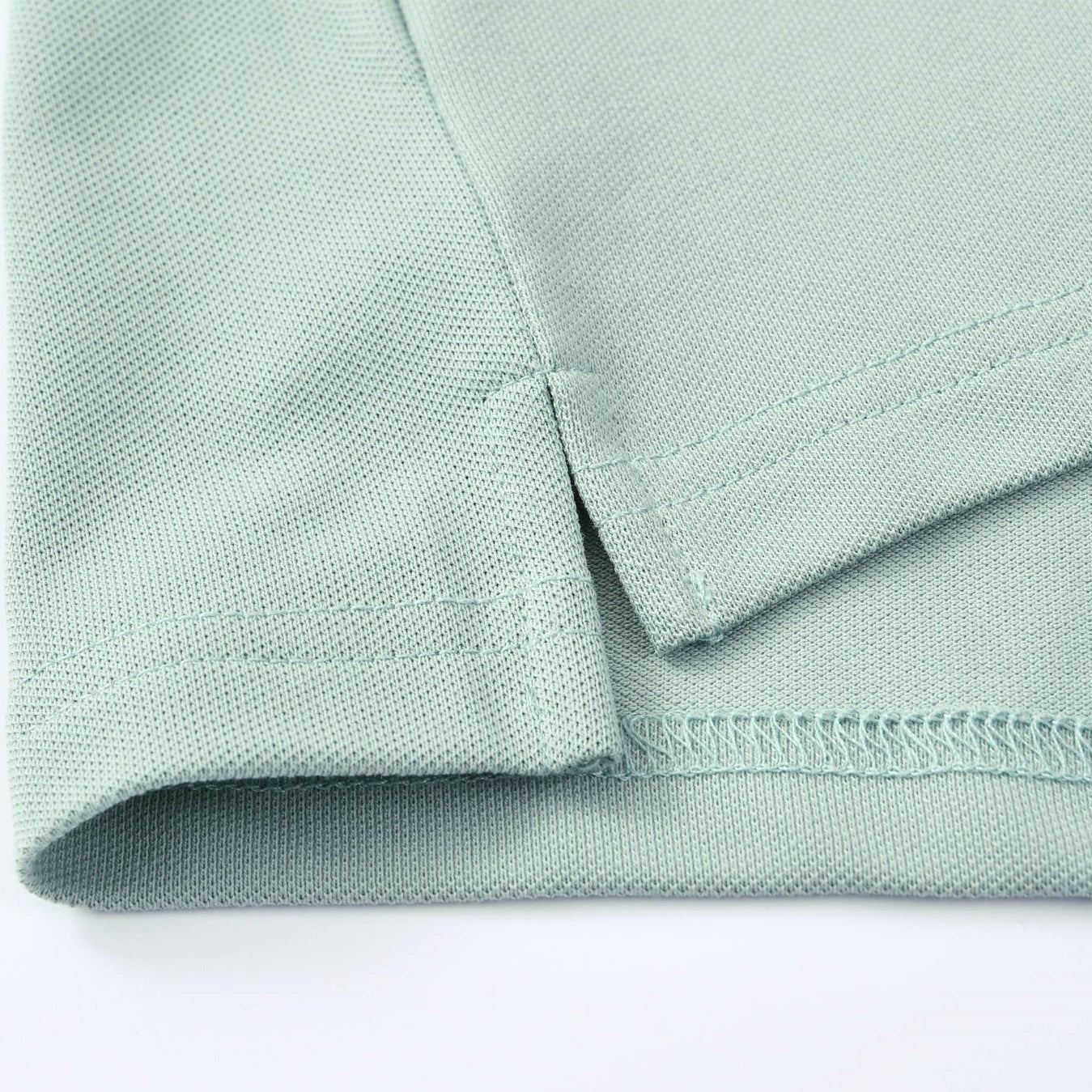4 colors to choose from Basic polo shirt with embroidery