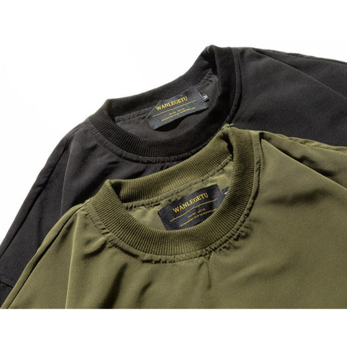 Crewneck sweatshirt with three-dimensional pocket