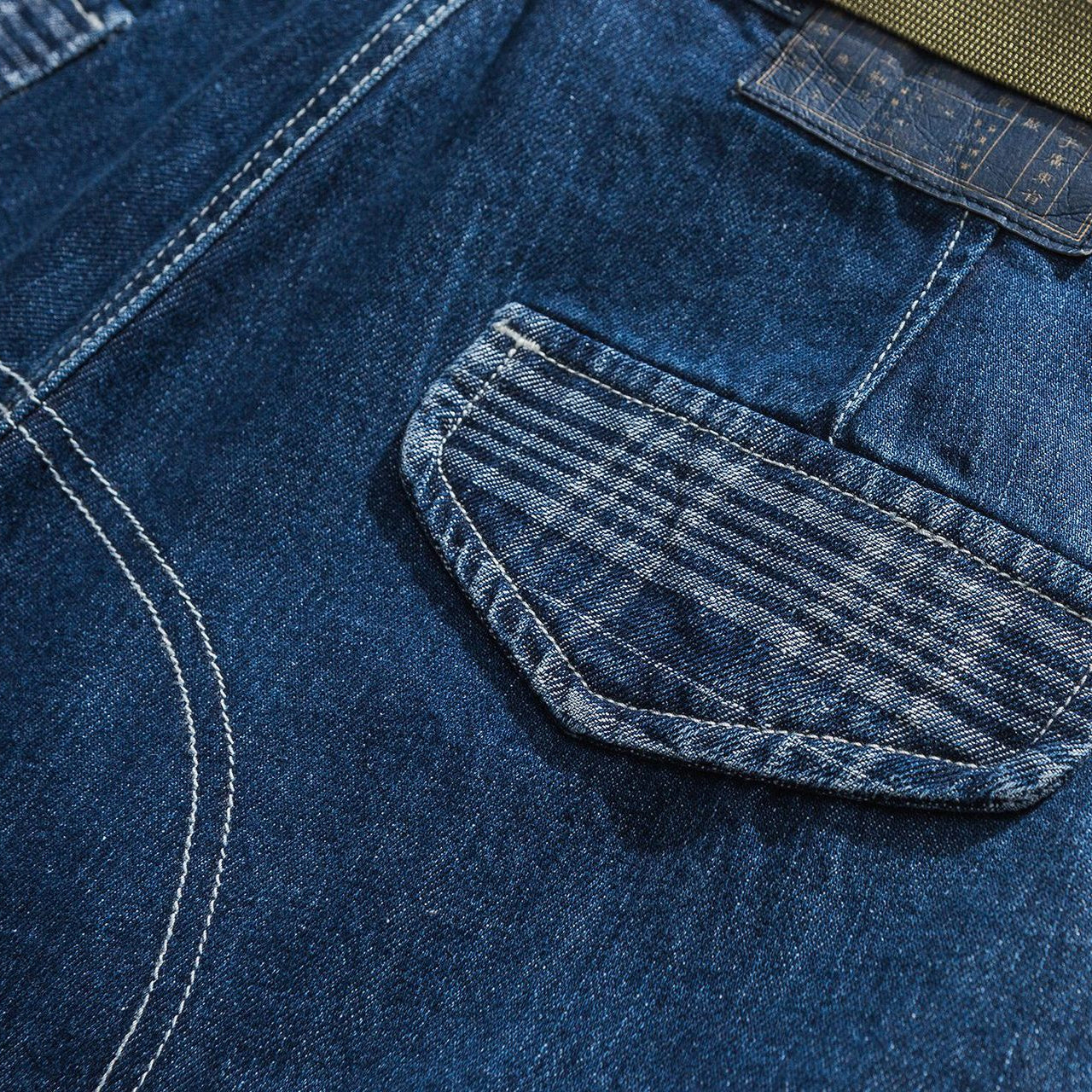 Belted check pocket denim shorts