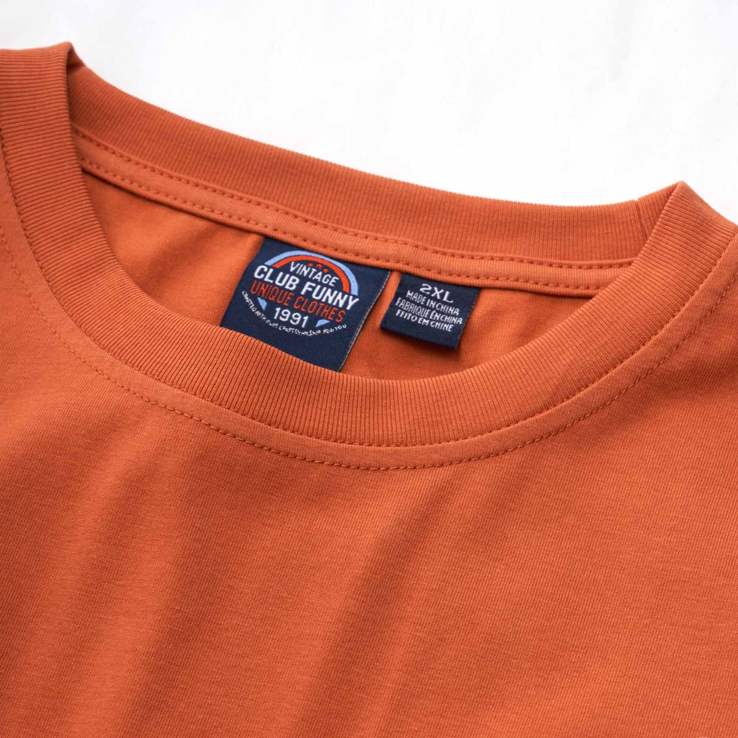 Solid color short sleeve T-shirt with rivet pocket
