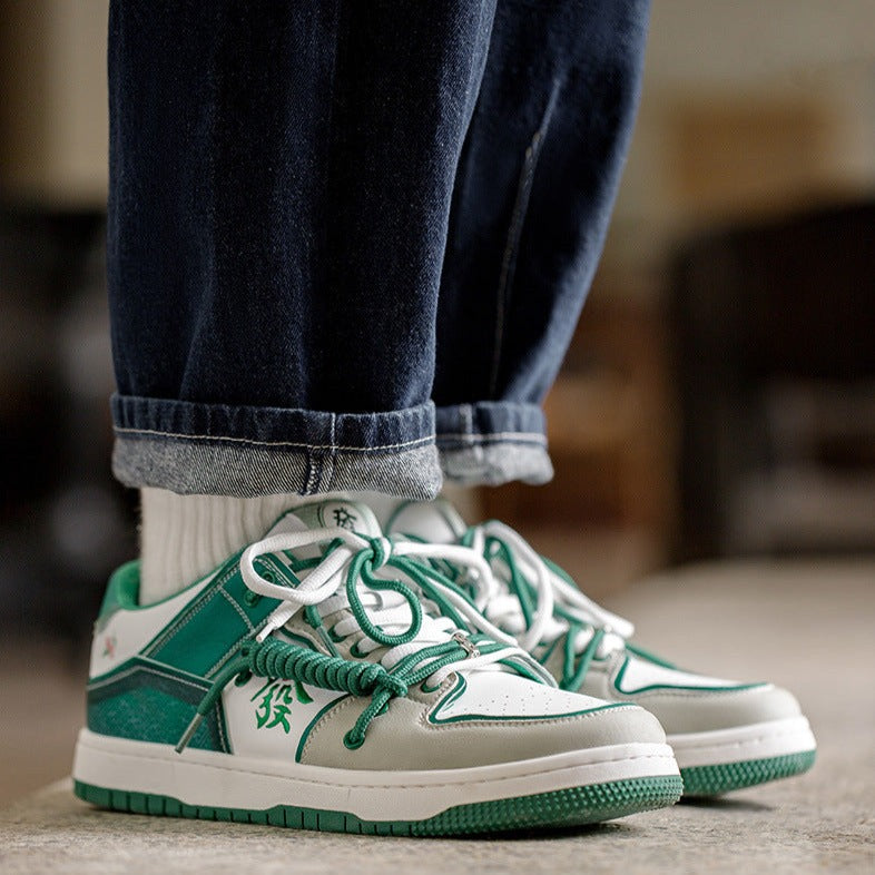 Skateboard shoes with mahjong embroidery