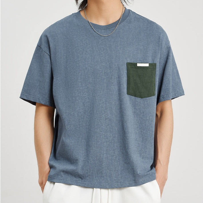 Simple short-sleeved T-shirt with color-coordinated pockets