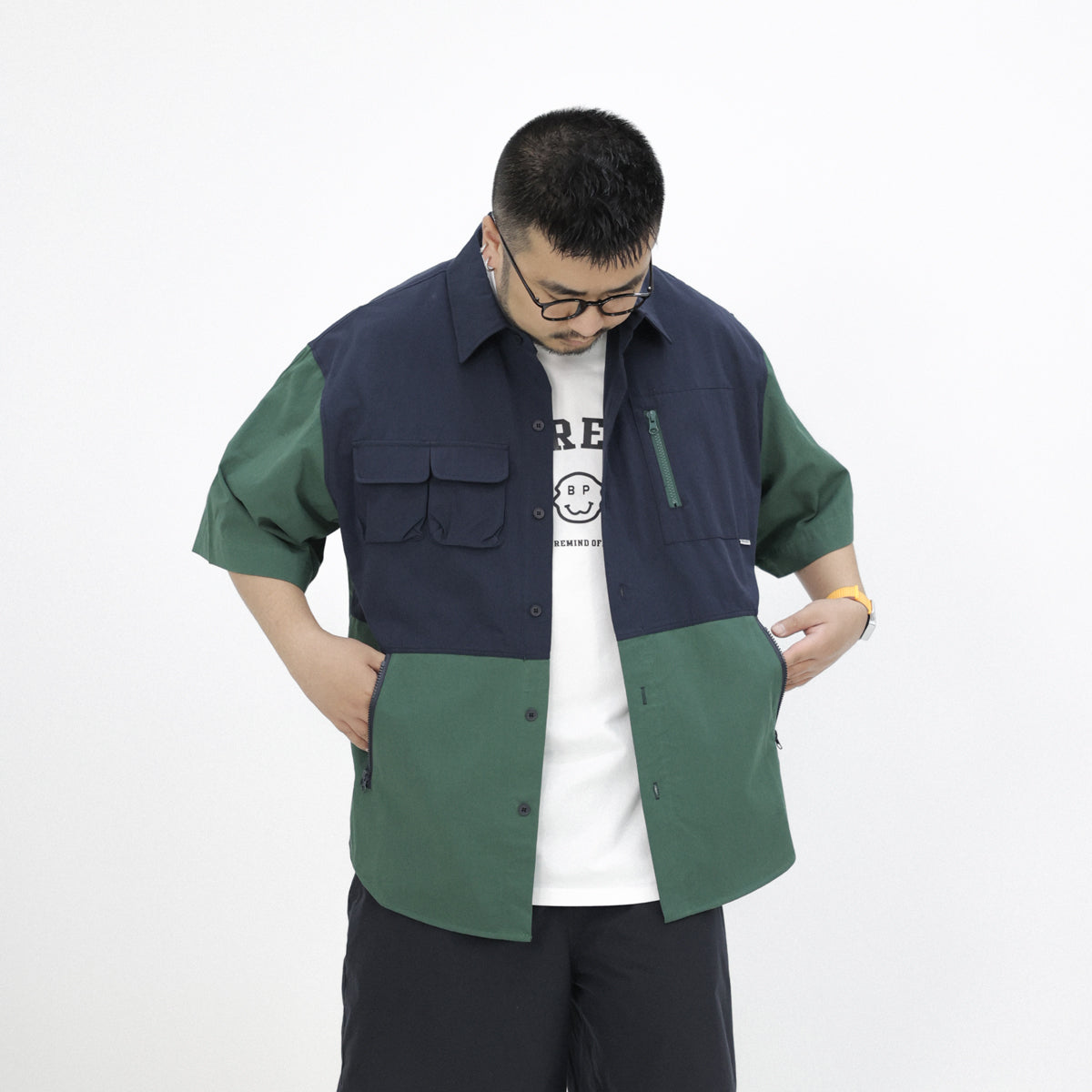 Color scheme switching multi-pocket mountain shirt