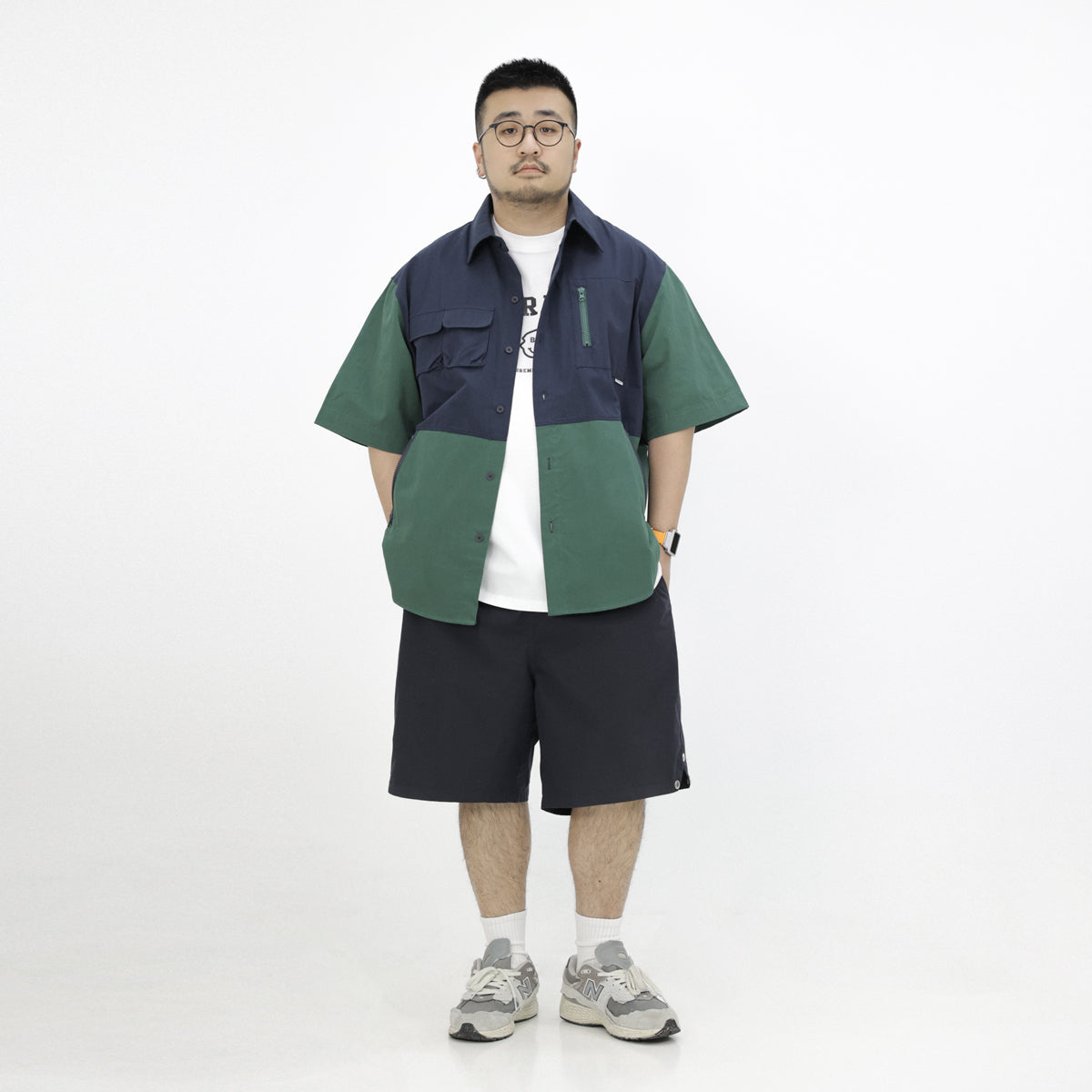 Color scheme switching multi-pocket mountain shirt