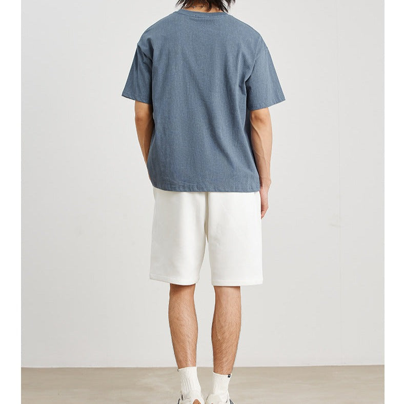 Simple short-sleeved T-shirt with color-coordinated pockets