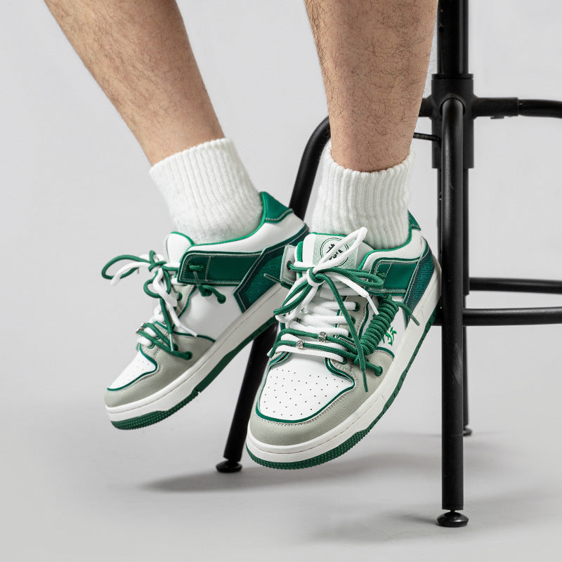 Skateboard shoes with mahjong embroidery