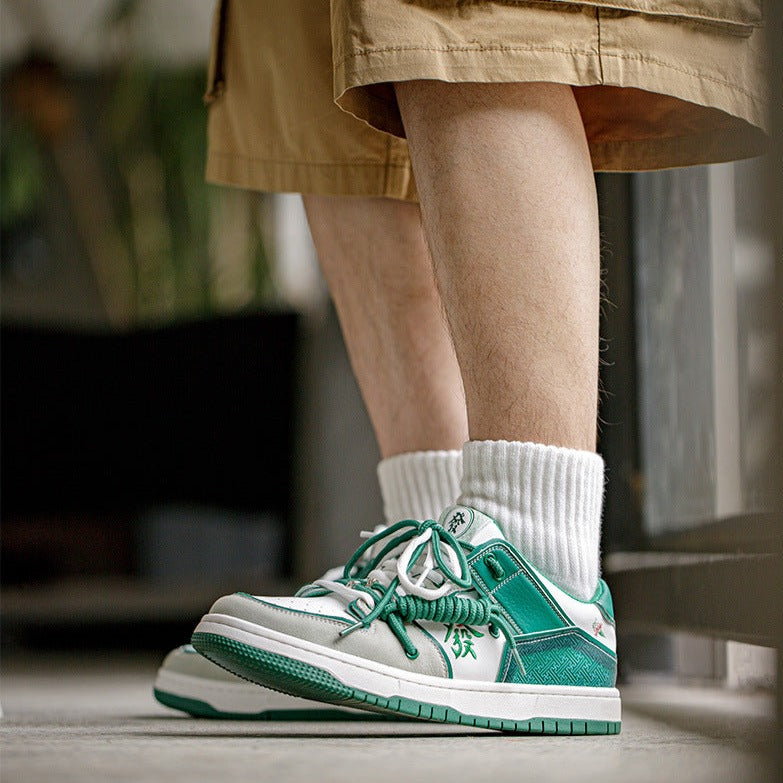 Skateboard shoes with mahjong embroidery