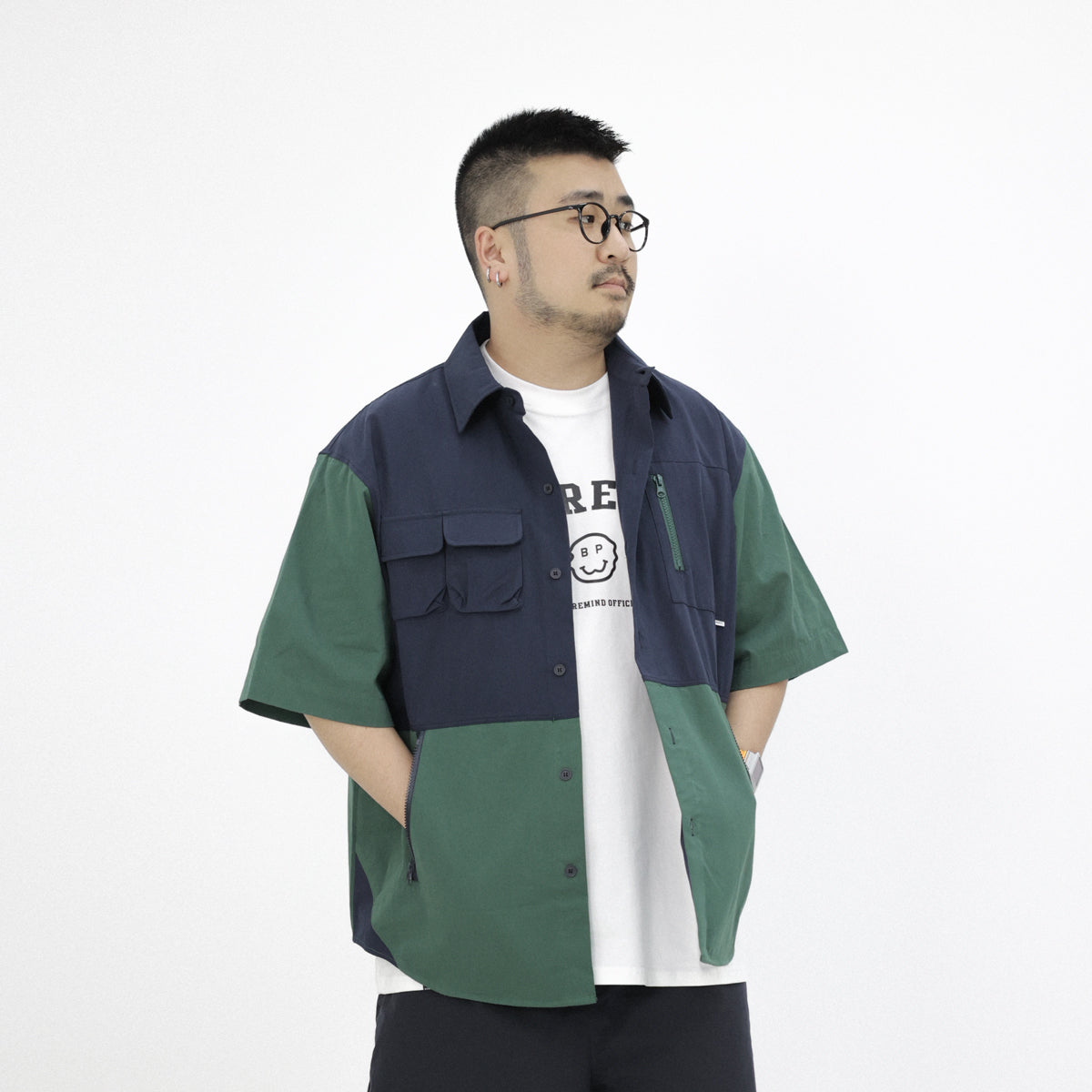 Color scheme switching multi-pocket mountain shirt